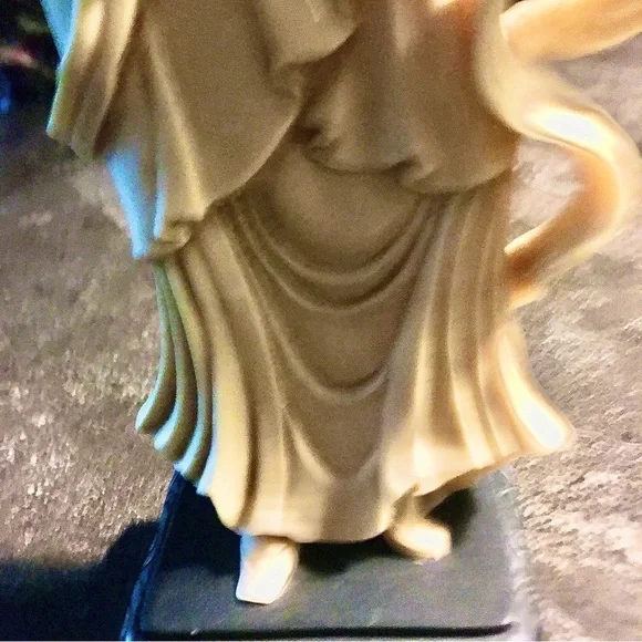 ASIAN LADY STATUE MADE IN ITALY COMPOSITION SIGNED BY ARTIST AND RESEMBLES IVORY - Picture 5 of 12